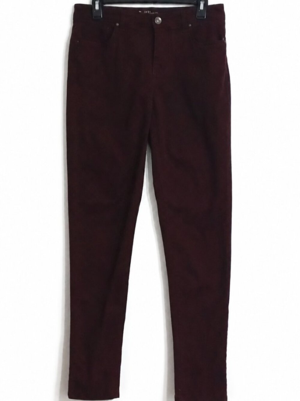 Size 6 faded jeans w/ pockets. Tapered pants  Casual long pants.  Everyday